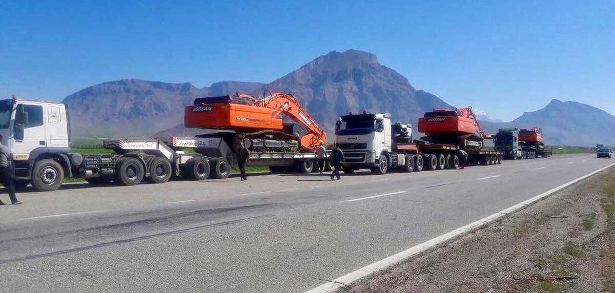 a176 image ۷ اصل مهم در حمل بیل مکانیکی دوسان بهوسیله کمرشکنهای ۱۱ محور