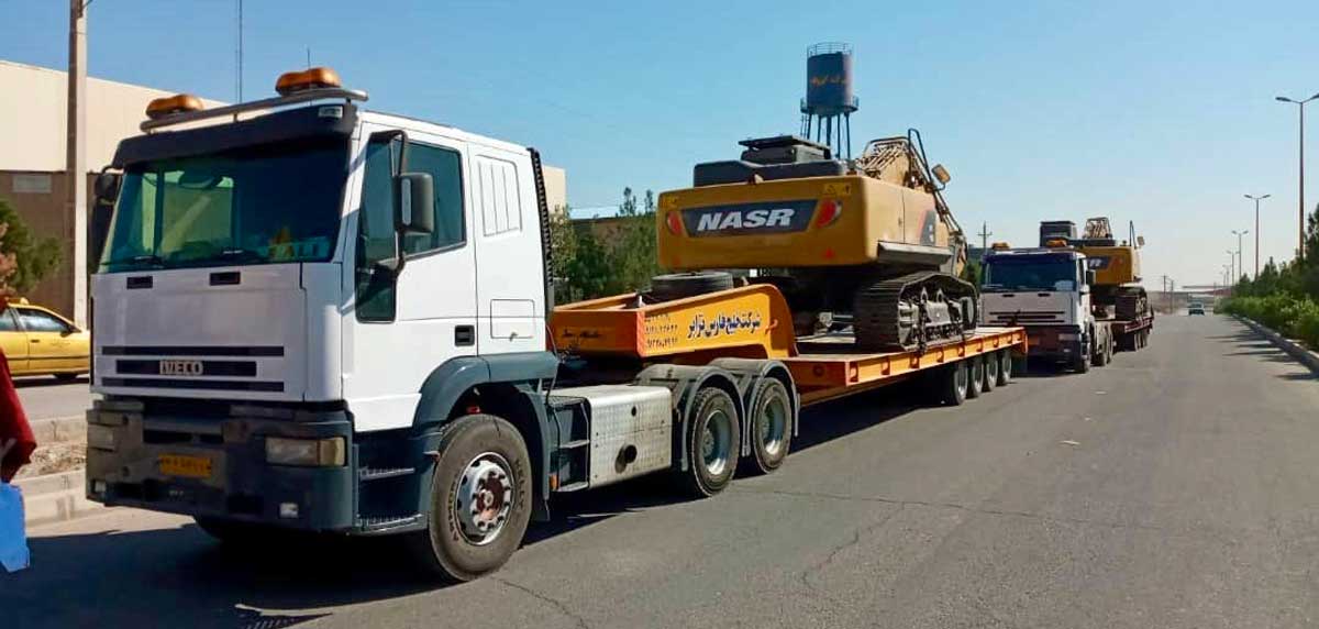 a180 image حمل بیل مکانیکی شرکت نصر ماشین توسط شرکت حمل و نقل خلیج فارس ترابر به وسیله کمرشکن ۱۱ محور ویژه
